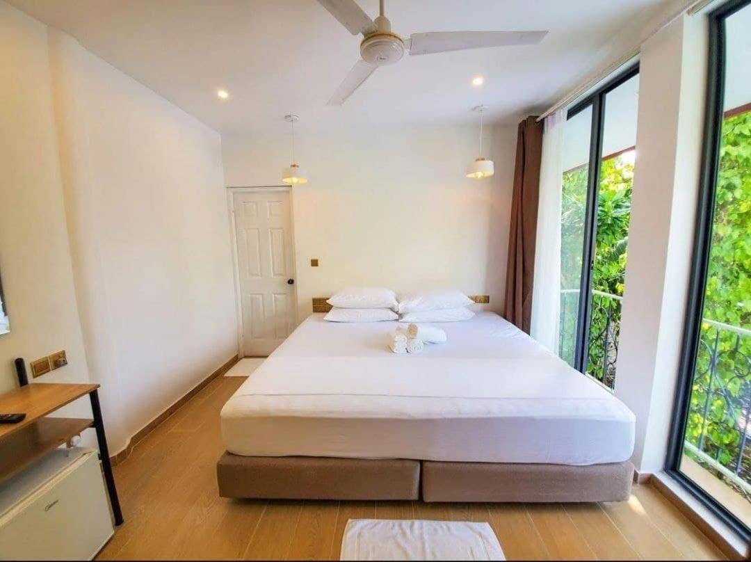 Kingsway Thoddoo Maldives Hotel Bagian luar foto